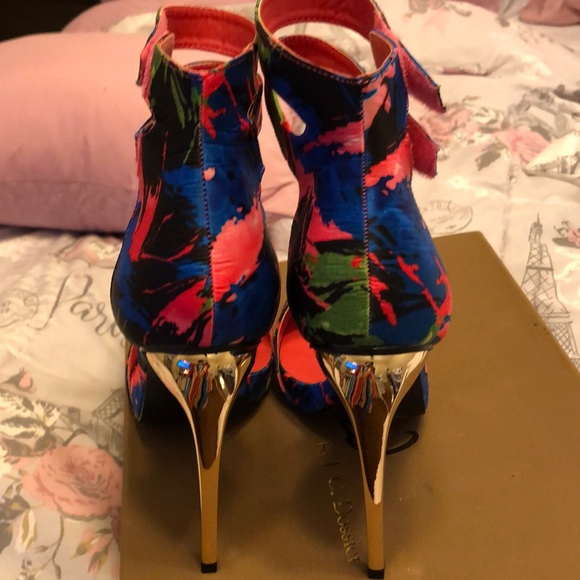 Heels - Picture 4 of 4